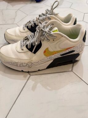 Nike Air Max 90 “save our planet” sneakers size 6Y Color changing swoosh